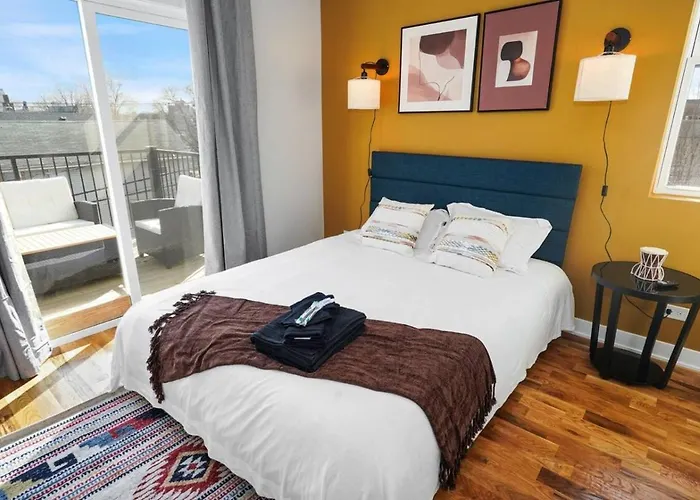3br Oasis Near Downtown & United Center Apartment *