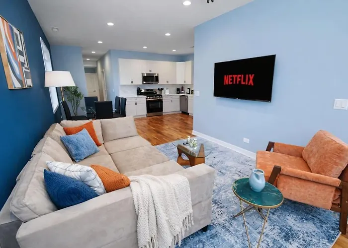 3br Oasis Near Downtown & United Center Apartment *