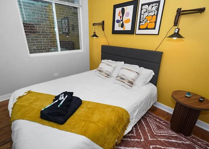 3br Oasis Near Downtown & United Center Apartment Chicago